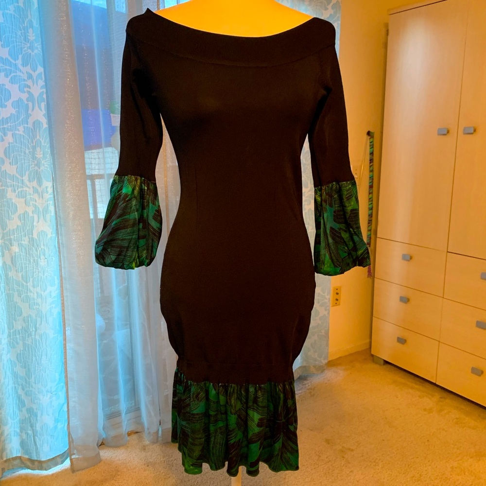 Bebe Stretchy Black/Green Sexy figure hugging dres